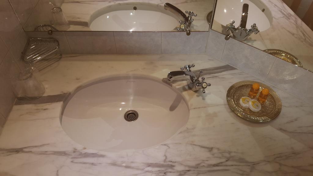Rania Belmadina Hotel Casablanca Exterior foto