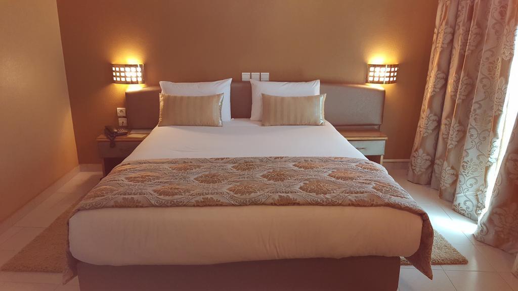 Rania Belmadina Hotel Casablanca Exterior foto