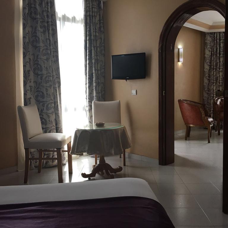 Rania Belmadina Hotel Casablanca Exterior foto