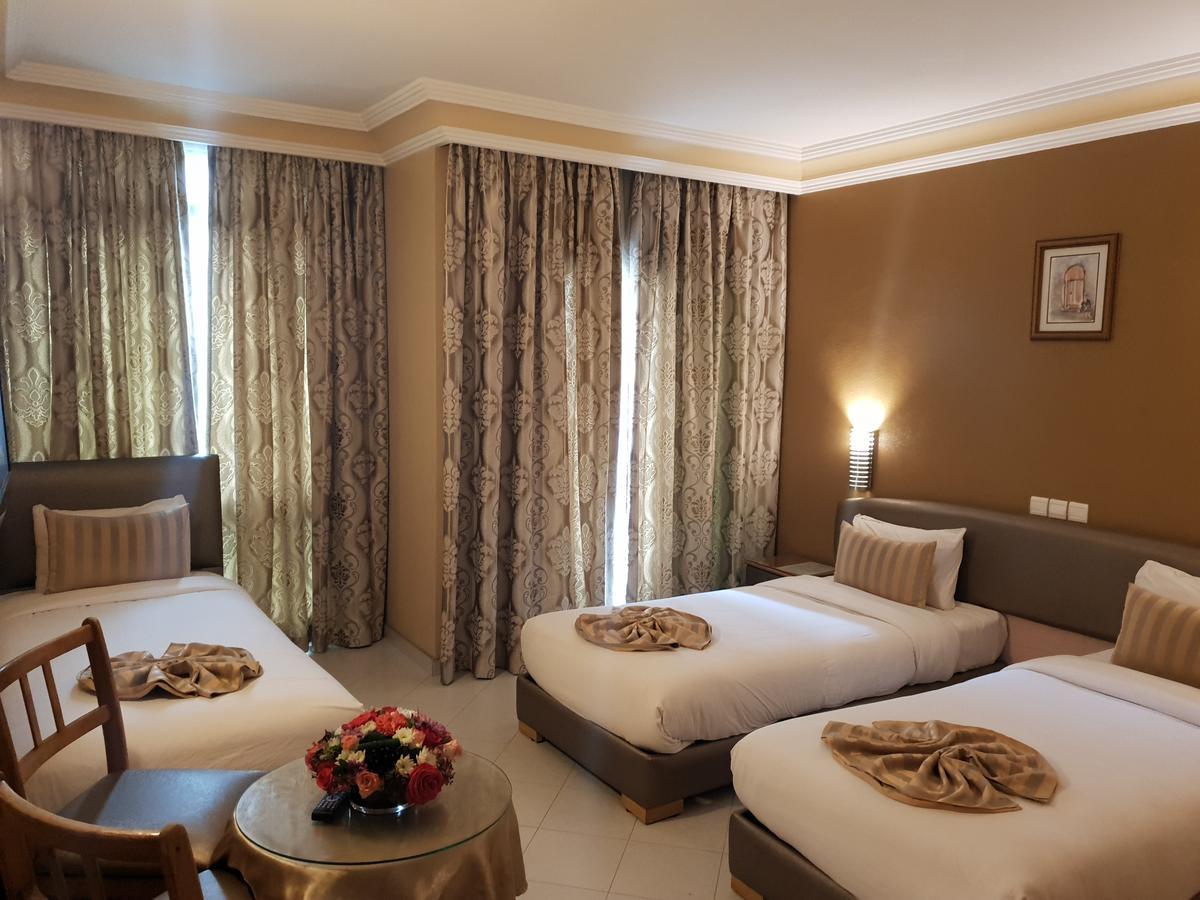 Rania Belmadina Hotel Casablanca Exterior foto